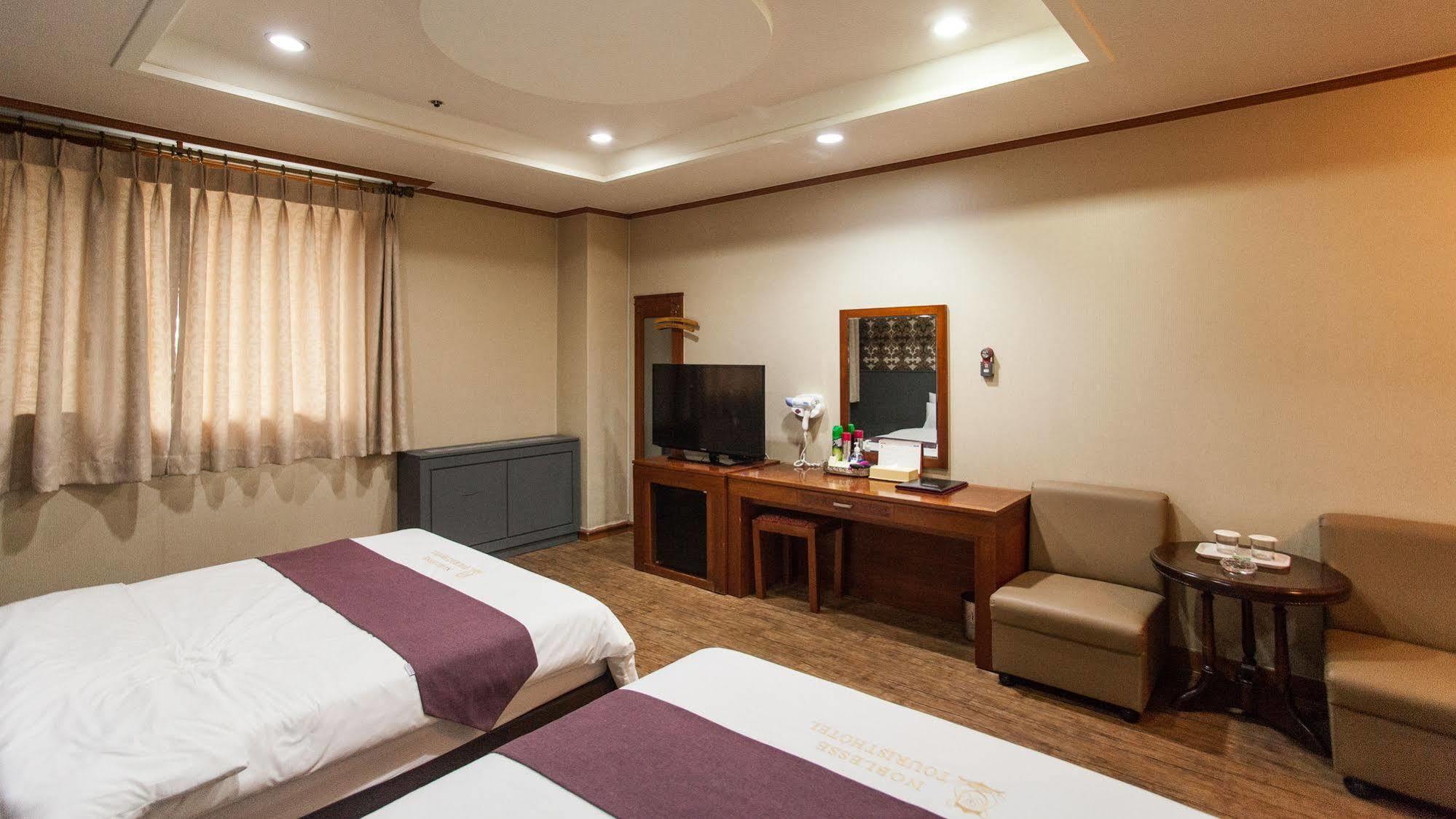 Hotel Noblesse Сеул Екстер'єр фото